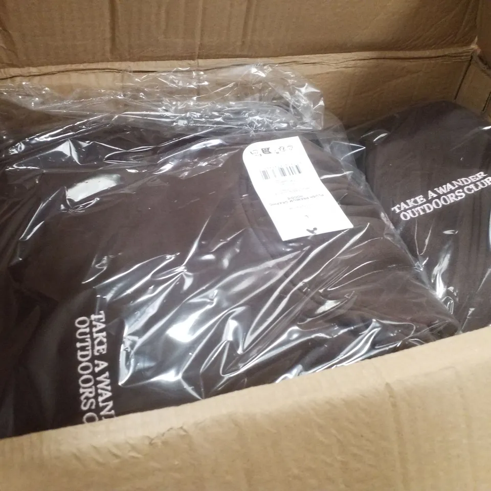 PALLET CONTAINING ASSORTED CLOTHING INCLUDING LONG SLEEVE TOPS, TAKE A WANDER OUTDOOR CLUB HOODIES & KNIT BUTTON UP VESTS