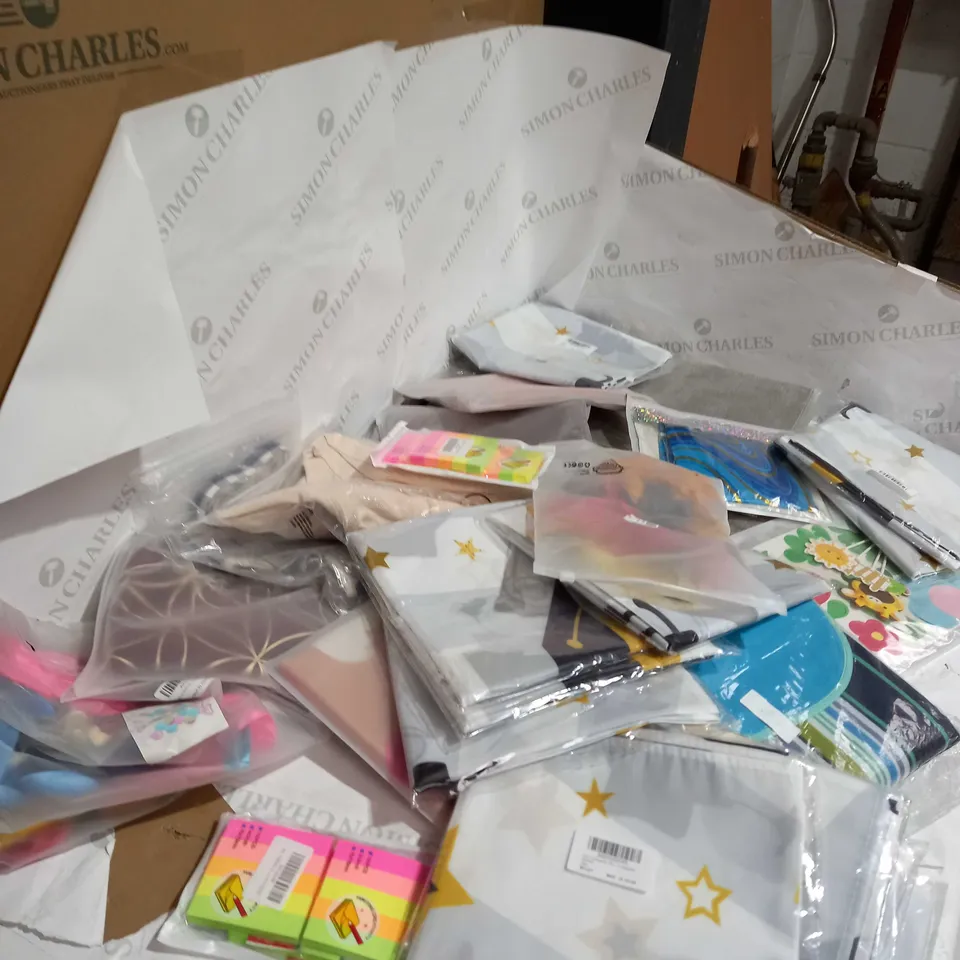 LOT OF APPROX 25 ITEMS TOO INCLUDE POSTATE NOTES AND PARTY SUPPLIES 