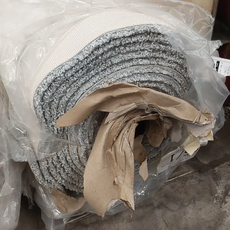 ROLL OF QUALITY ULTIMATE IMPRESSIONS FRILL CARPET // SIZE: APPROX 5 X 11.2m