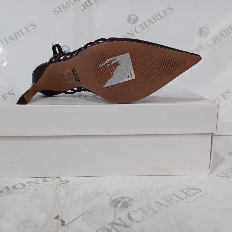 BOXED PAIR OF REISS DAPHNE SLINGBACK HEELS IN POMEGRANATE SIZE 6
