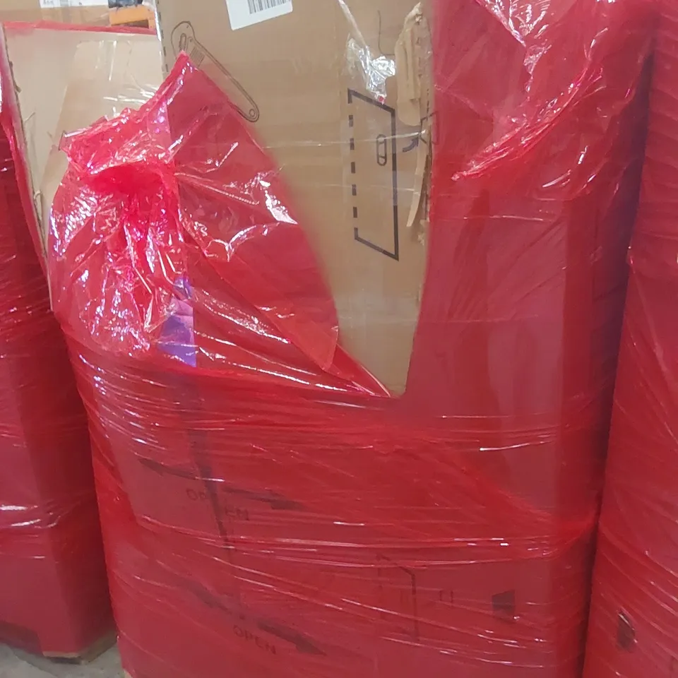 PALLET CONTAINING A LARGE QUANTITY OF ASSORTED ITEMS INCLUDING: SKATEBOARD, RUG, CEILING FAN WITH LIGHT ECT