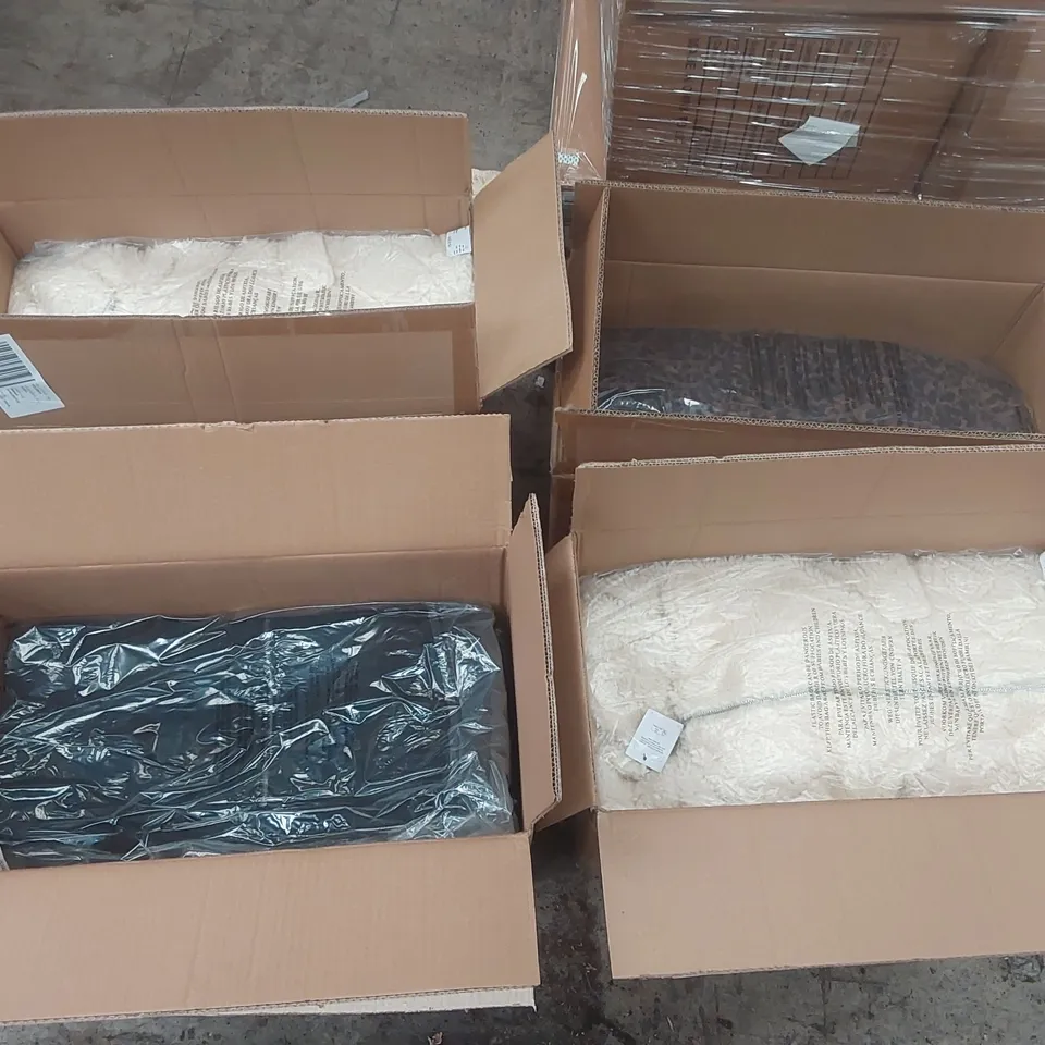 PALLET CONTAINING APPROXIMATELY 115x BRAND NEW ASSORTED DESIGNER CLOTHING ITEMS INCLUDING: SIMPLY BE JACKETS ECT