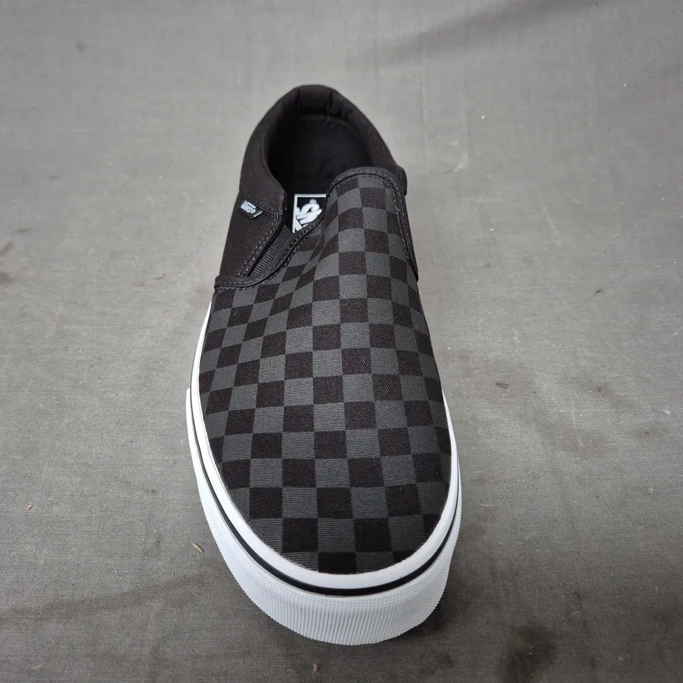 BOXED PAIR OF VANS ASHER SLIP-ON SHOES IN BLACK/BLACK CHECKERS UK SIZE 12