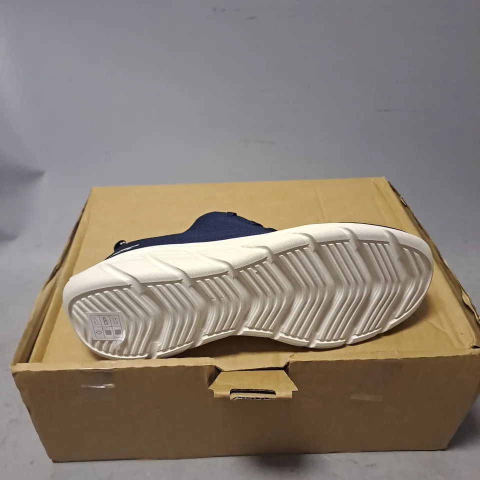 PAIR OF SKECHERS BOBS SPORT MEMORY FOAM TRAINERS IN NAVY SIZE 5