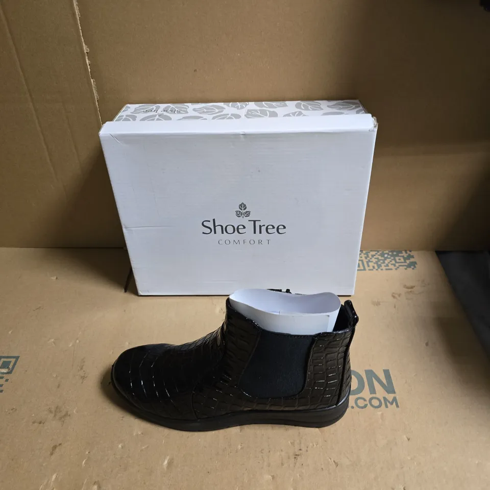 SHOE TREE COMFORT BLACK CROCODILE-EMBOSSED ANKLE BOOT - UK SIZE 6