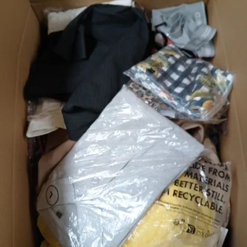 BOX OF APPROXIMATELY 25 ASSORTED CLOTHING ITEMS IN VARIOUS STYLES, COLOURS AND SIZES