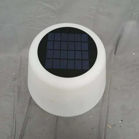 SOLAR FLOOR LAMP WITH INTEGRATED SOLAR PANEL –