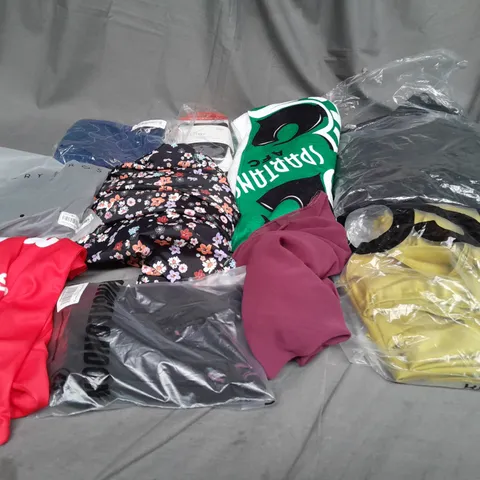 LARGE QAUNTIITY OF ASSORTED CLOTHING ITEMS IN VARIOUS SIZES AND COLORS TO INCLUDE DRESSES, T-SHIRTS AND SOCKS