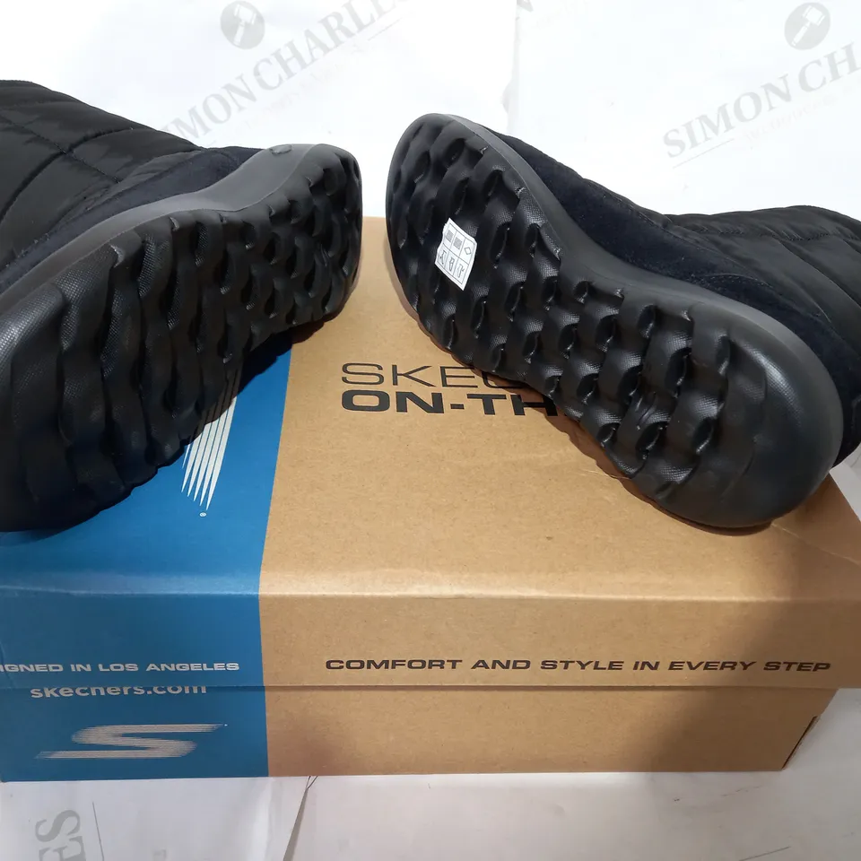 BOXED PAIR OF SKECHERS BLACK WINTER BOOTS  - SIZE 6.5