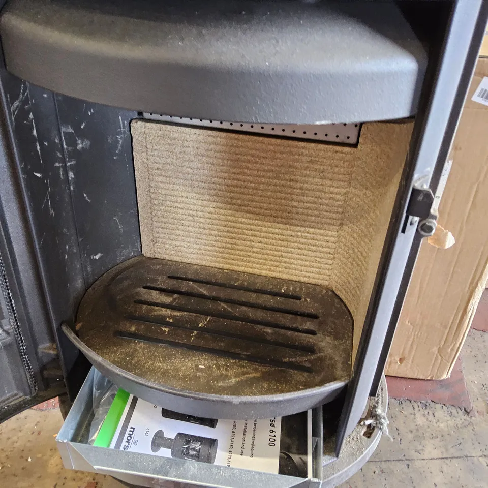 MORSO 6148 FREESTANDING WOOD BURNING STOVE