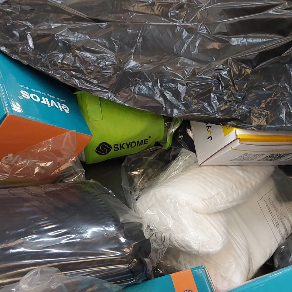 PALLET OF ASSORTED BEDROOM AND COMFORT BASED PRODUCTS TO INCLUDE; PILLOWS, SUPPORT SEAT CUSHIONS AND SIMILARLY RELATED GOODS