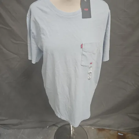 LEVI'S STANDARD POCKET TEE IN LIGHT BLUE SIZE M
