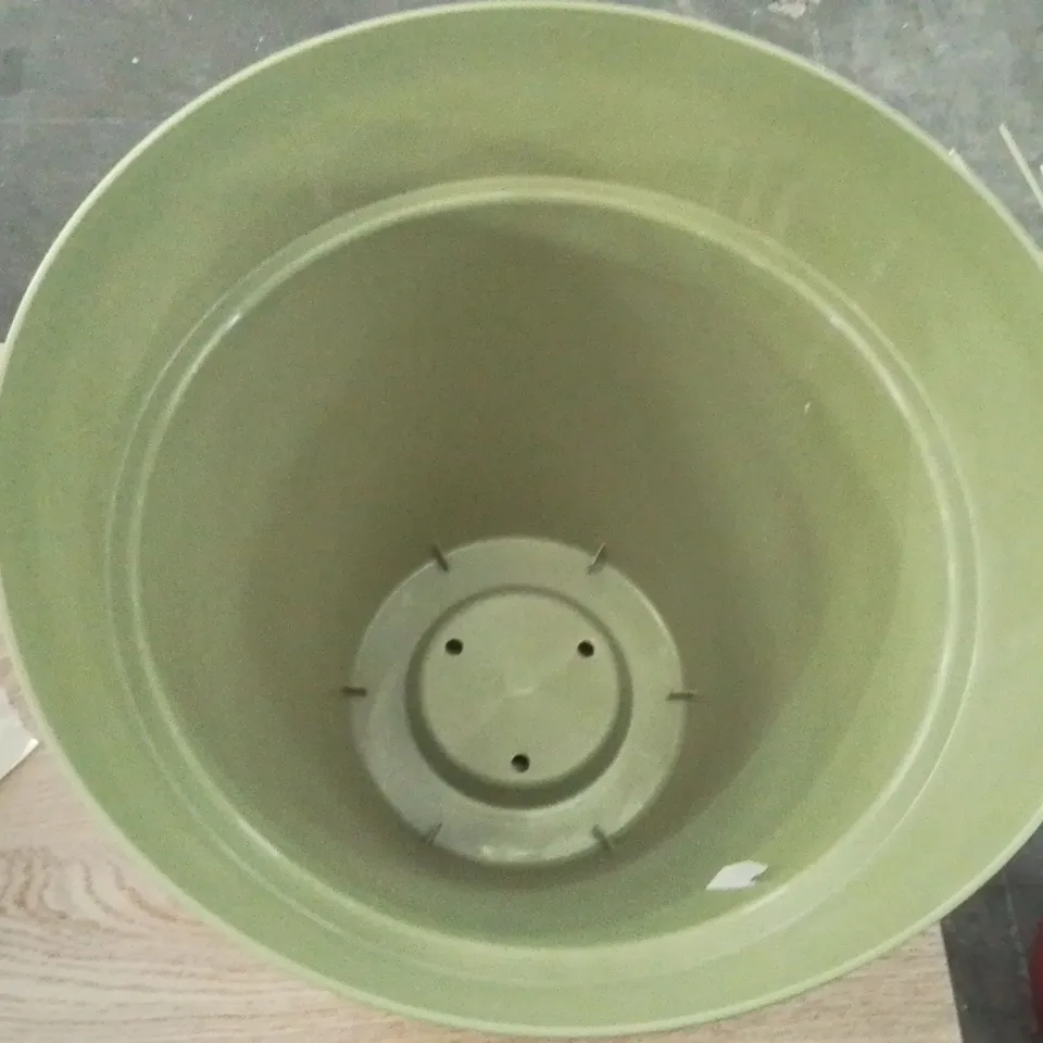 BOJORQUEZ PLASTIC PLANT POT SAGE