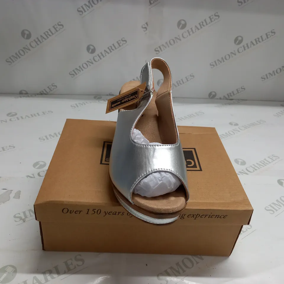 BOXED PAIR OF CUSHION WALK SILVER STRAPPY WEDGE HEELED SHOES - SIZE 6