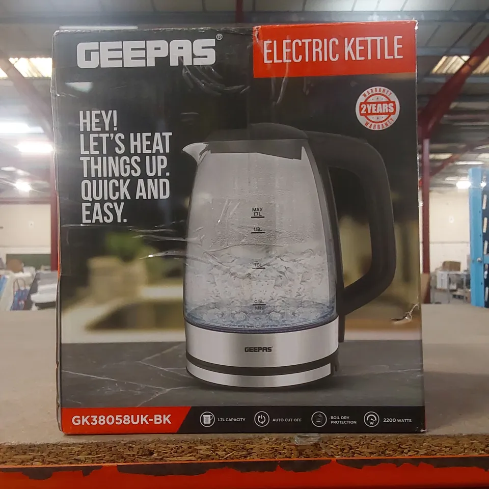 BOXED GEEPAS 1.7L ILLUMINATING ELECTRIC GLASS KETTLE 2200W 