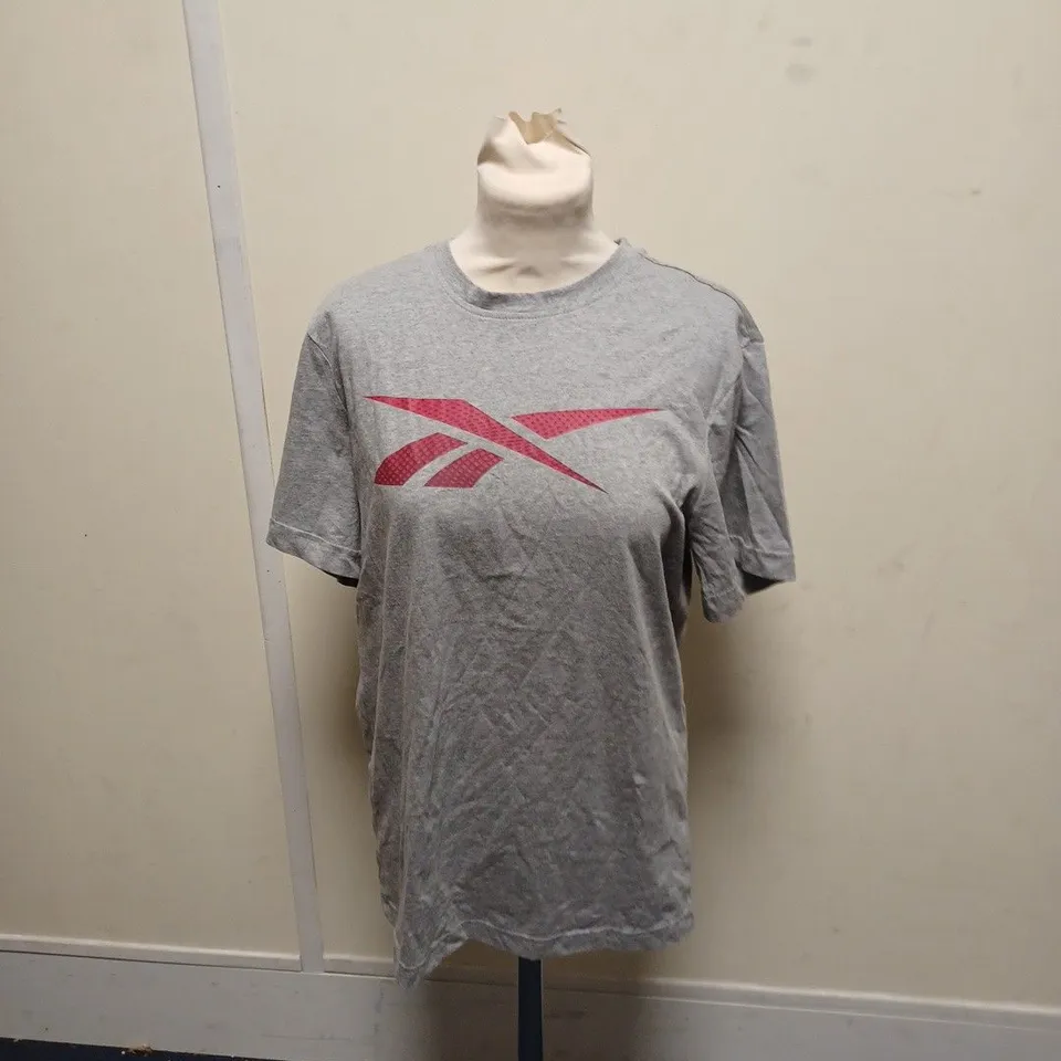 LOT OF APPROXIMATELY 10 PIECES OF CLOTHING TO INCLUDE NAANAA FLOWER DRESS UK 6, REEBOK MEDIUM GREY SHIRT, MISSGUIDED PETITE UK 10 DRESS ETC.