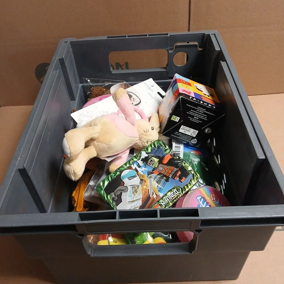 TOTE OF APPROXIMATELY 20 ASSORTED TOYS/RELATED ITEMS TO INCLUDE PETER RABBIT FLOPSY, MCDONALDS FRIENDS TOY, UNICORN PUTTY, LEGO NINJAGO ETC