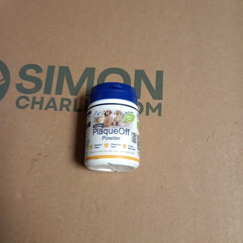 BOX OF APPROXIMATELY 15 ASSORTED PET PRODUCTS INCLUDING FLEA TICK SOLUTION , ANTISEPTIC SKINCARE AND PLAQUE OFF POWDER