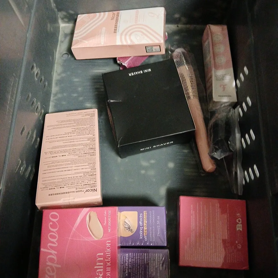 APPROXIMATELY 20 ASSORTED HEALTH & BEAUTY PRODUCTS TO INCLUDE CERAVE HYDRATING CLEANSER, MAYBELLINE SUPER FLUFF BROW MOUSSE, WILD DEODORANT REFILLS, ETC