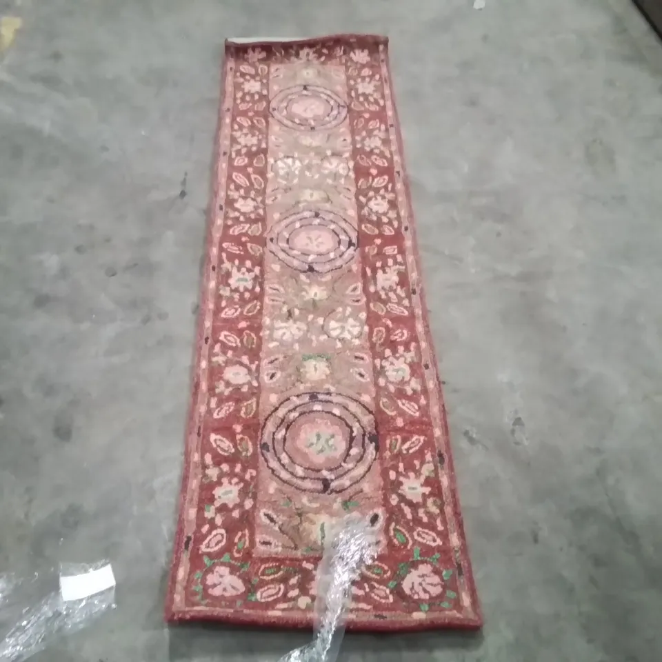 QUALITY DESIGNER AREA RUG - APPROXIMATELY 200X70CM