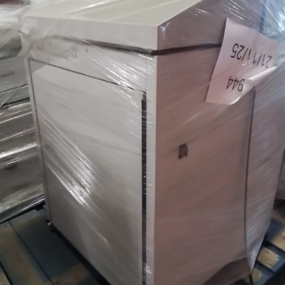 PALLET CONTAINING PRINTER