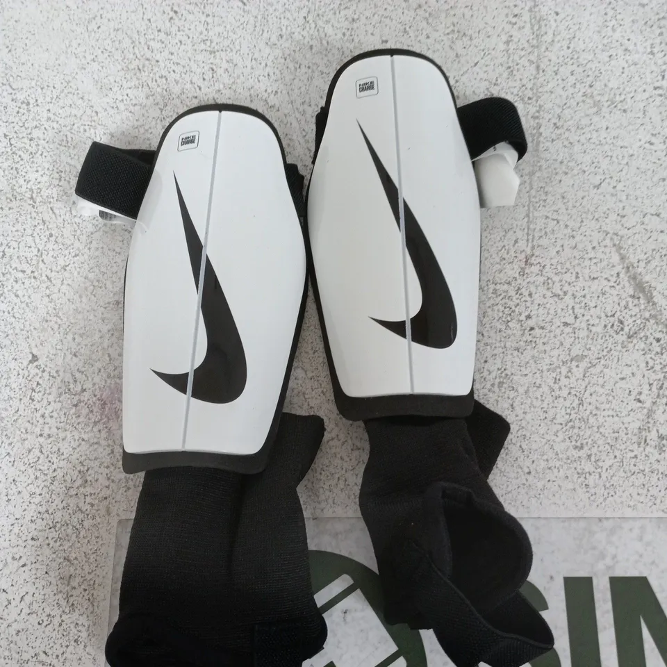 NIKE CHARGE SHIN GUARDS – YOUTH MEDIUM 