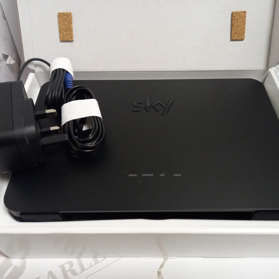 SKY SR 204 BROADBAND ROUTER WIFI HUB