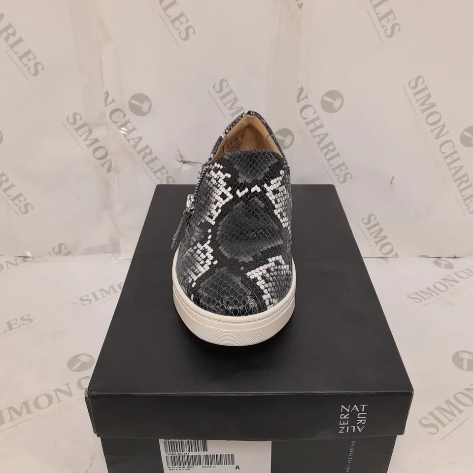 BOXED PAIR OF NATURALIZER PLATFORM SLIP ON SHOES BLACK - SIZE 4.5