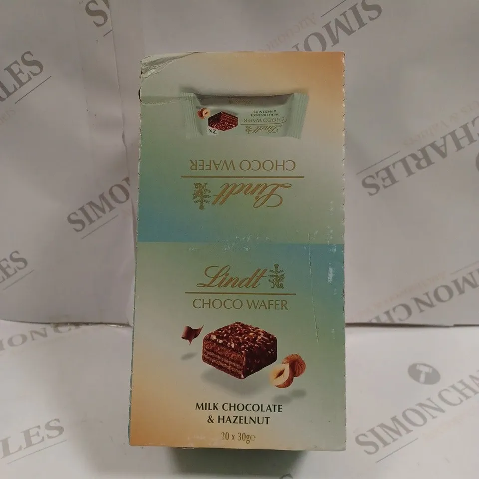 BOXED SEALED LINDT CHOCO WAFERS - 20 X 30G MILK CHOCOLATE & HAZELNUT 