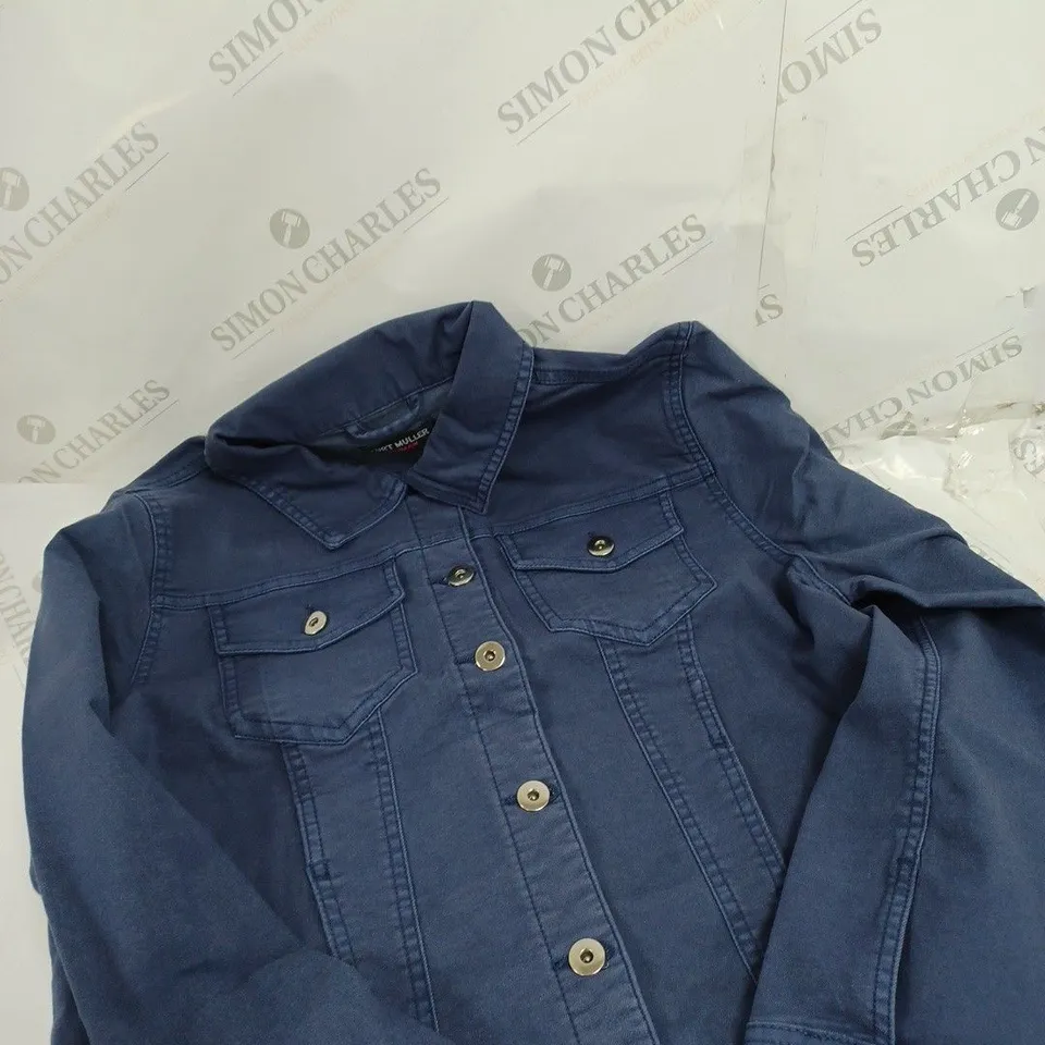 BOX OF APPROXIMATELY 10 ASSORTED CLOTHING PRODUCTS IN VARIOUS SIZES TO INCLUDE SHOES, SHIRTS, PANTS ETC