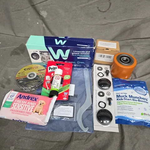 APPROXIMATELY 15 ASSORTED HOUSEHOLD ITEMS TO INCLUDE LIMESCALE AND GREASE REMOVER, PRITT STICK, CISIVIS CUTTING WHEEL, ETC