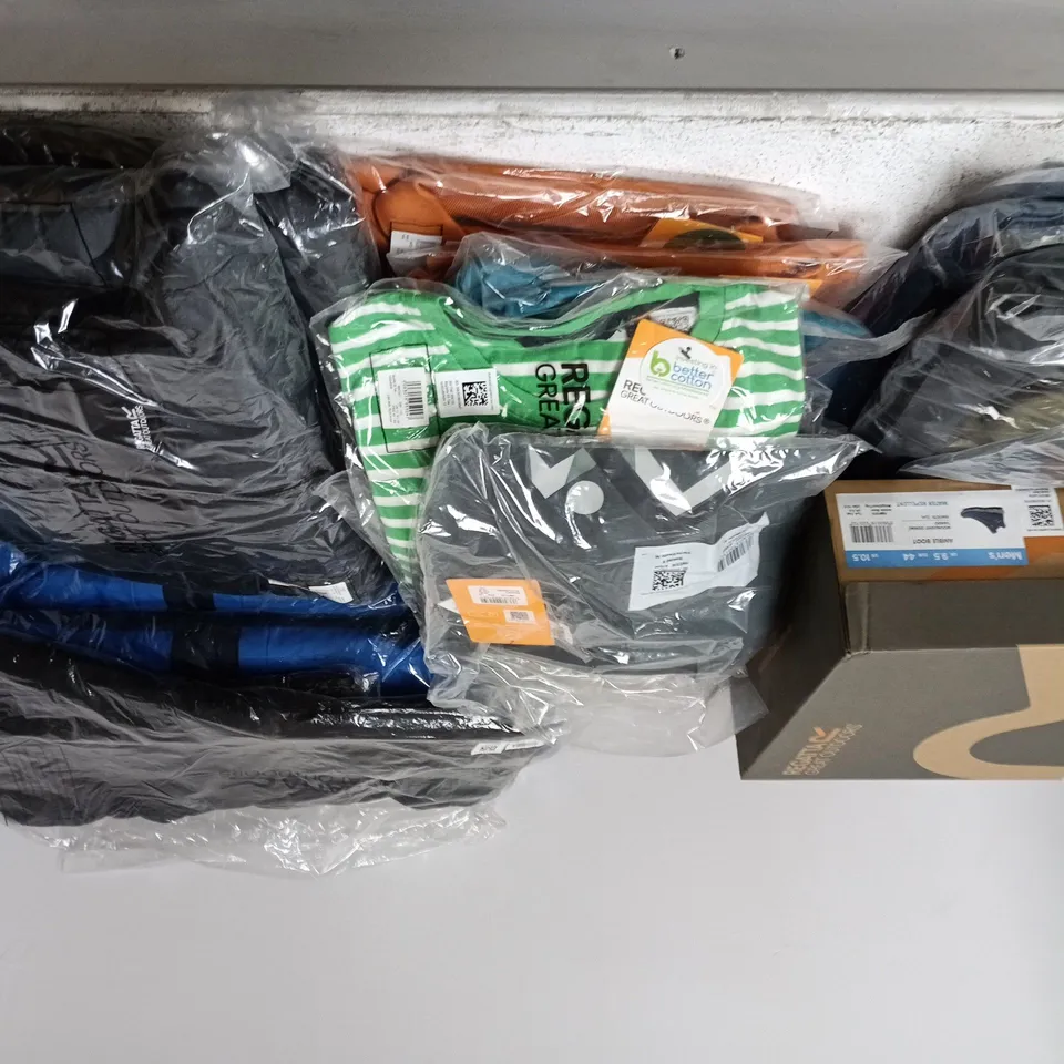 BOX OF APPROXIMATELY 28 BRAND NEW ASSORTED REGATTA CLOTHING ITEMS IN VARIOUS STYLES , COLOURS AND SIZES INCLUDING LOFTHOUSE COAT AND BREEZED T SHIRT