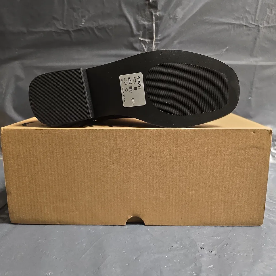 BOXED PAIR OF UNBRANDED LOW BLOCK HEEL ANKLE BOOTS IN BROWN SIZE 4