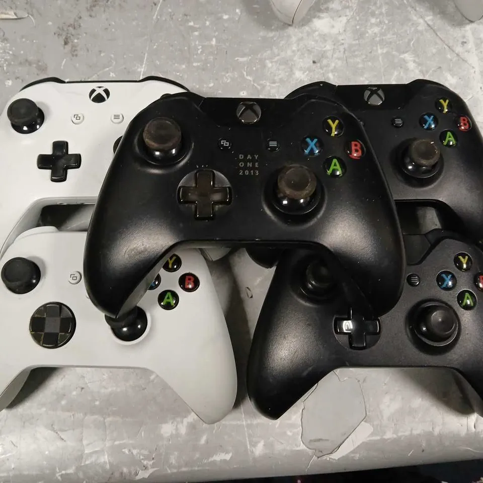 LOT OF 5 WIRELESS CONTROLLERS FOR XBOX ONE