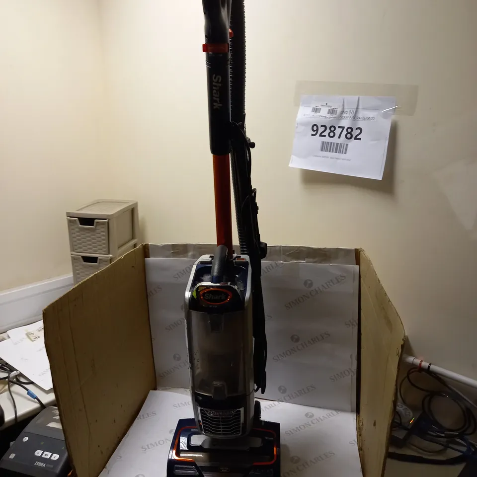SHARK UPRIGHT VACUUM CLEANER