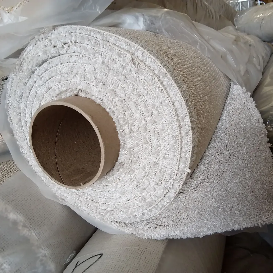 ROLL OF QUALITY EC FREEDOM XTRA WILLOW CARPET // APPROX SIZE: 5.3 x 5m