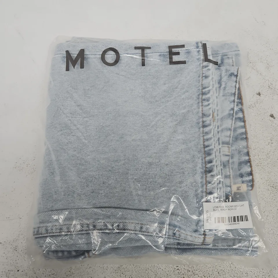 BAGGED MOTEL LOW RISE ROOMY 80 LIGHT BLUE WASH JEANS - W24/L32