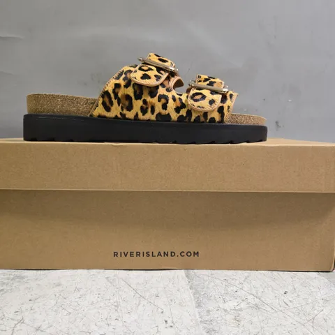 BOXED PAIR OF RIVER ISLAND OPEN TOE SANDALS IN LEOPARD PRINT SIZE UK 5