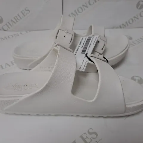 SKECHERS WHITE OPEN TOE SANDALS SIZE 5