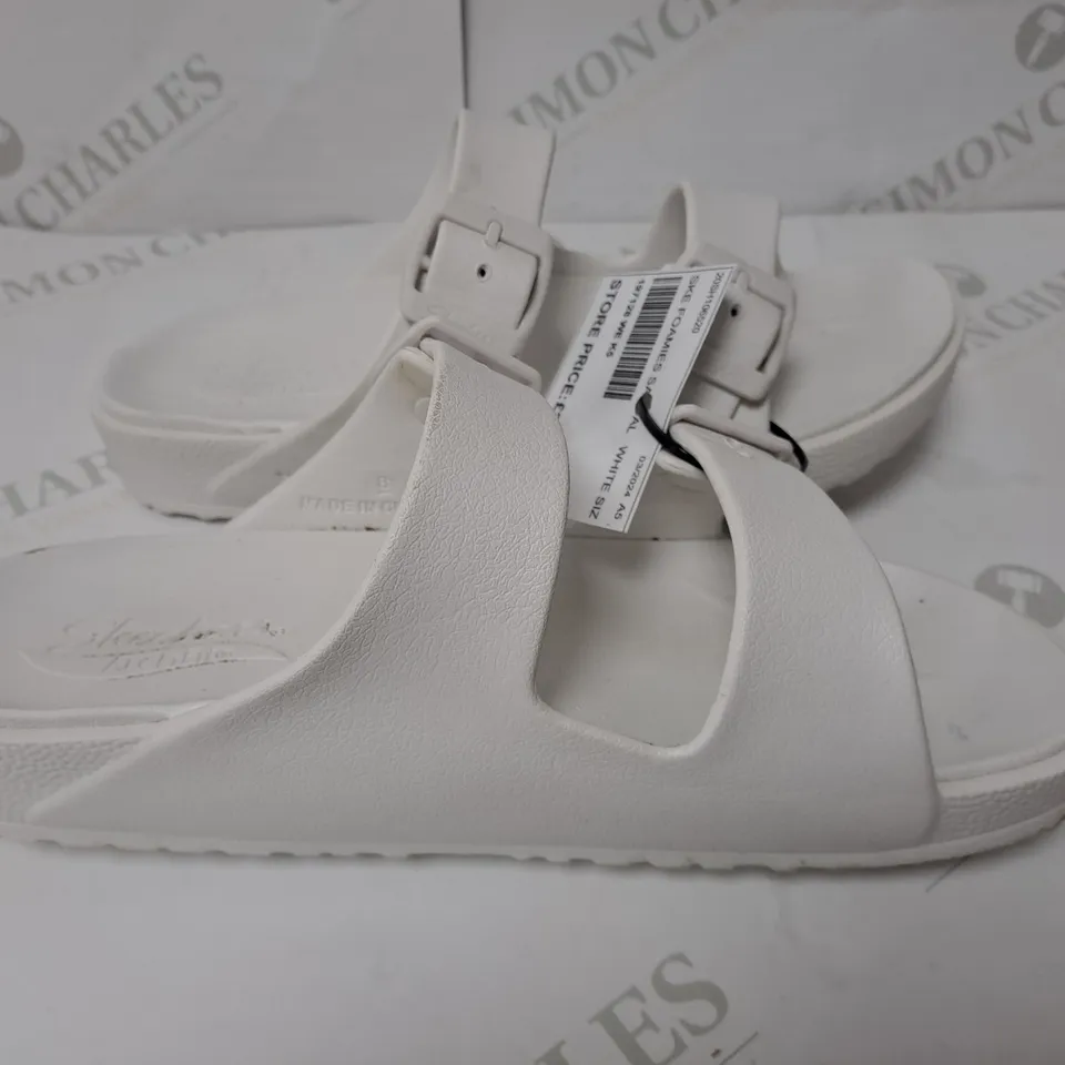 SKECHERS WHITE OPEN TOE SANDALS SIZE 5