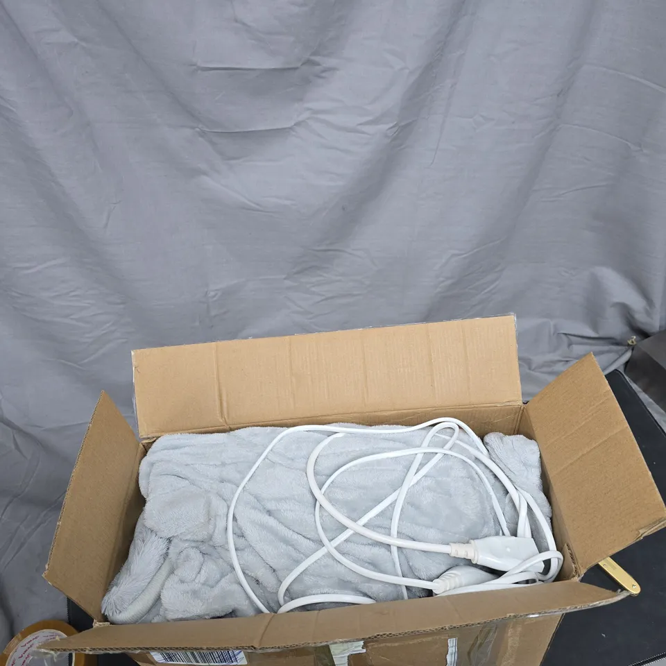 COZEE HOME FAMILY SIZED FAUX FUR & VELVETSOFT HEATED THROW