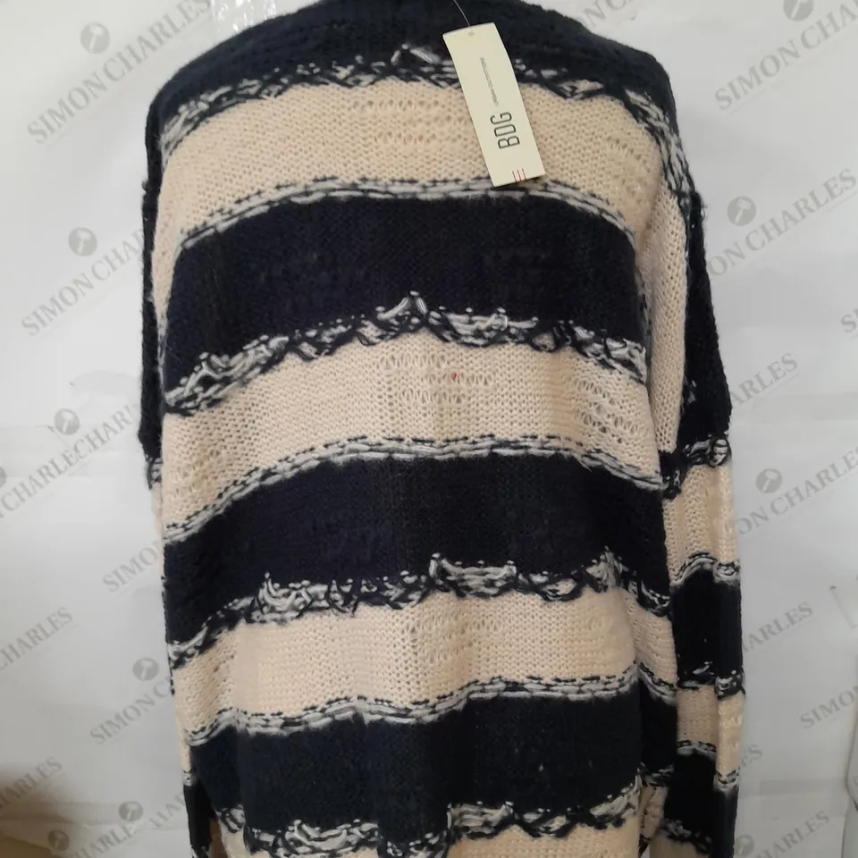 URBAN OUTFITTER PINK & BLUE LINED JUMPER SIZE MEDIUM