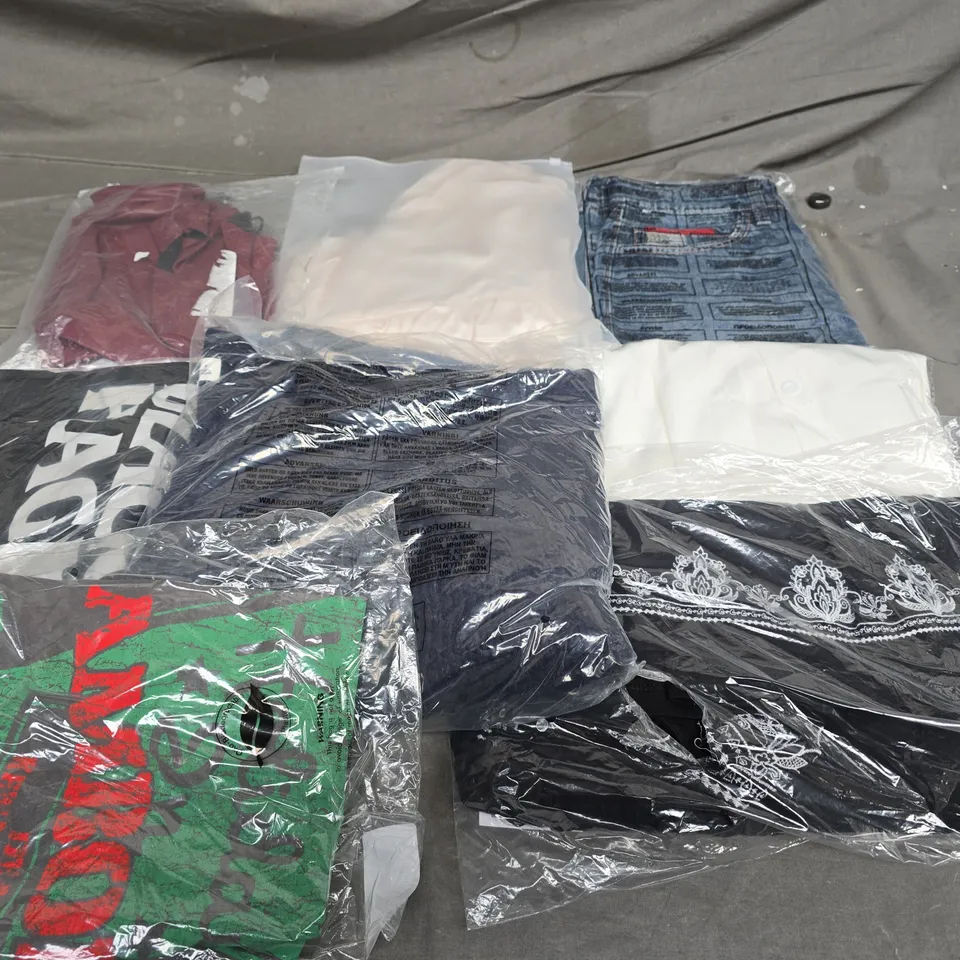 LARGE BOX OF APPROXIMATELY 20 ASSORTED CLOTHING ITEMS IN VARIOUS SIZES, STYLES AND COLOUR 