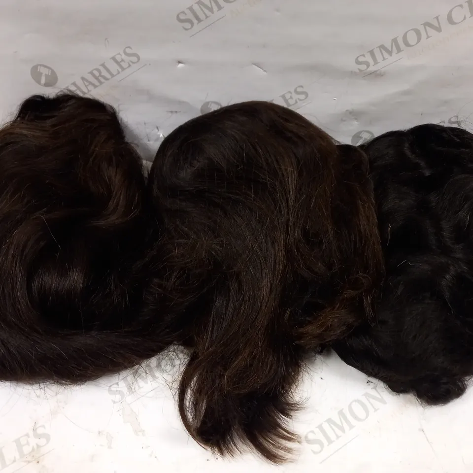 BOX OF APPROXIMATELY 10 HAIR STYLING PRODUCTS TO INCLUDE WIGS & ROLLERS 