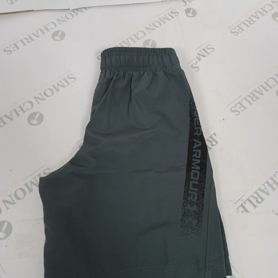UNDER ARMOUR CASUAL SHORTS SIZE XS - KIDS