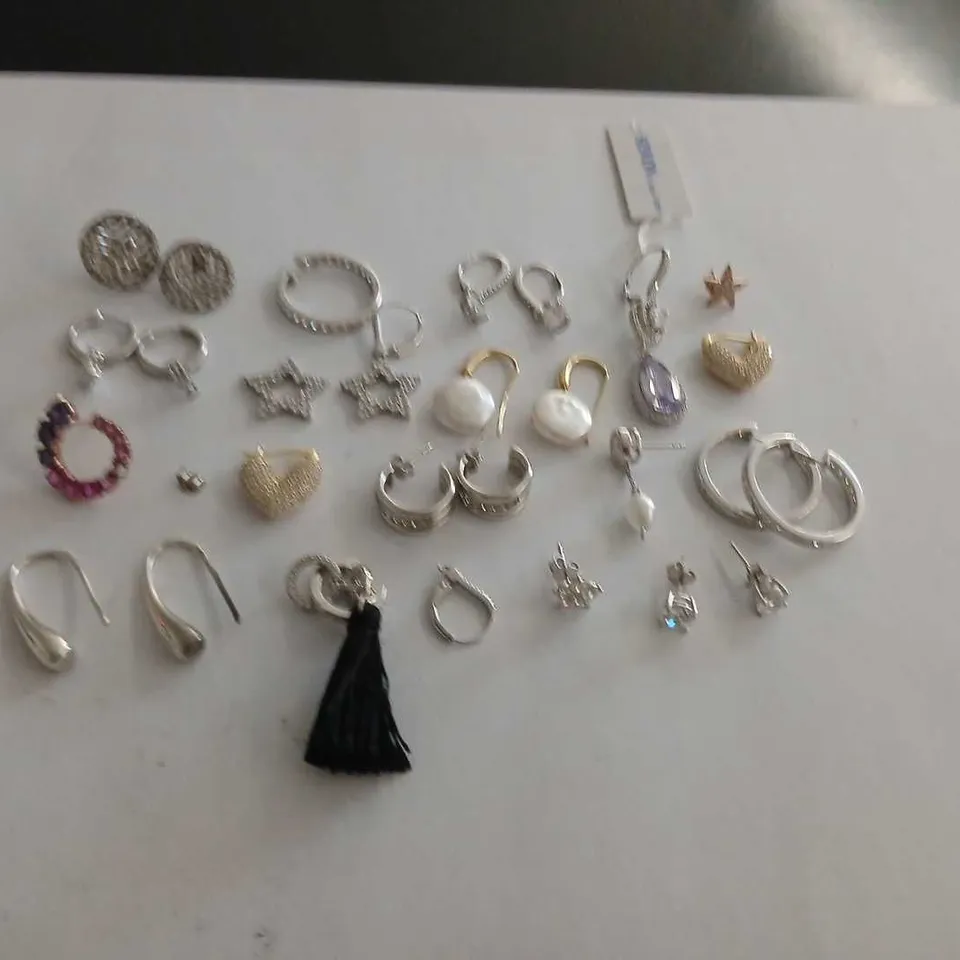 APPROXIMATELY 28 ASSORTED STERLING SILVER EARRINGS
