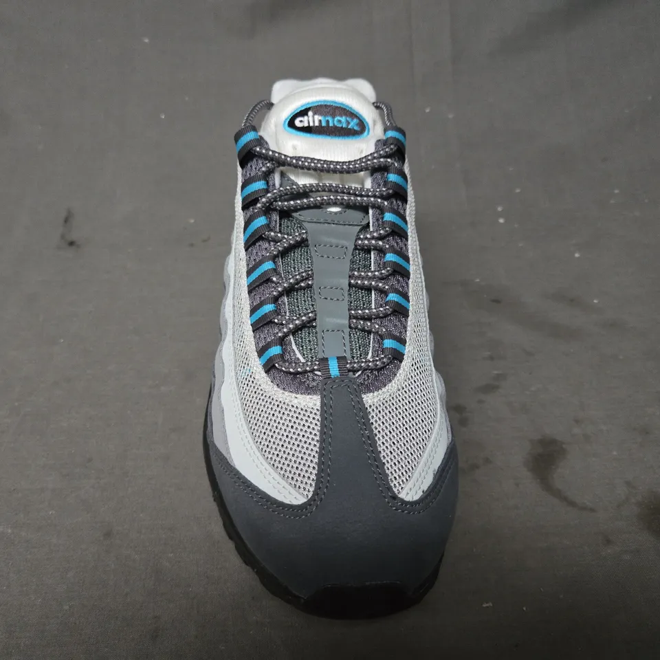 BOXED PAIR OF NIKE AIR MAX 95 SHOES IN GREY/BLUE UK SIZE 8