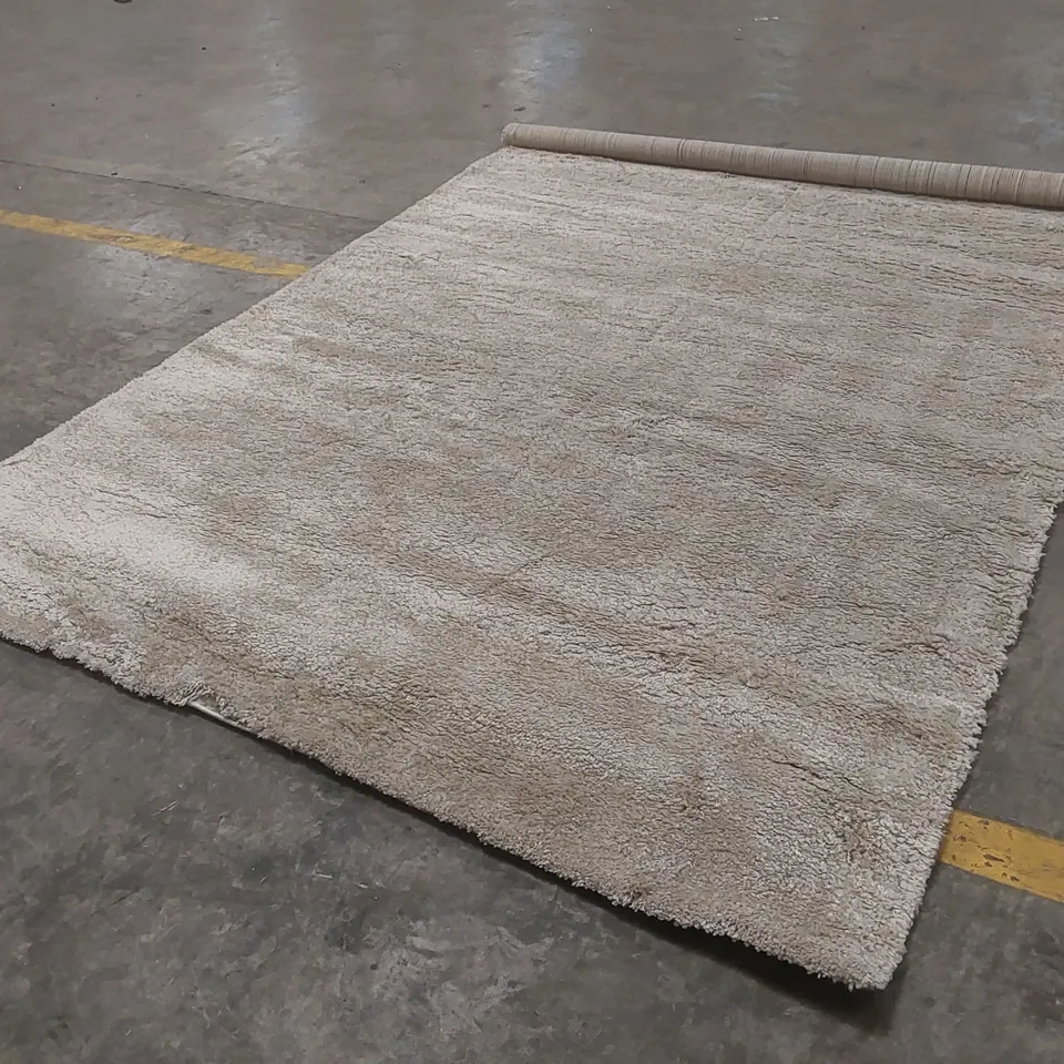 QUALITY DESIGNER AREA RUG - APPROXIMATELY 290 x 200cm