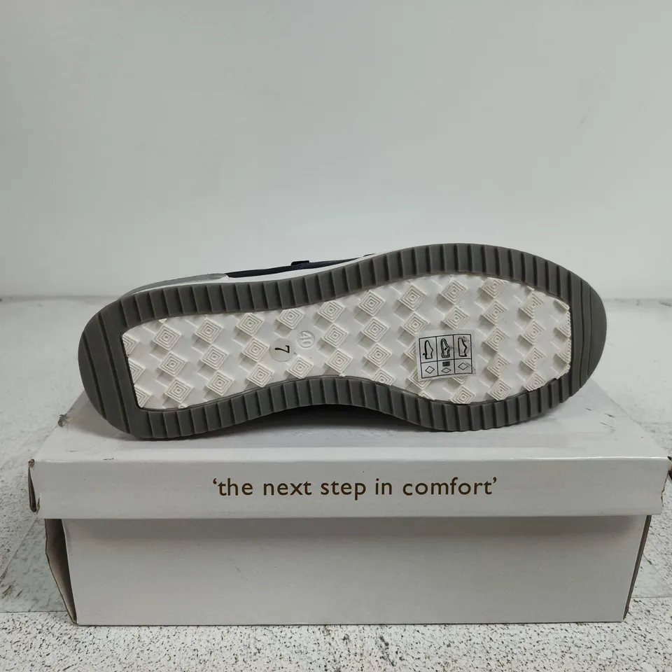 DR MARTINA NAVY TRAINERS SIZE 7 BOXED