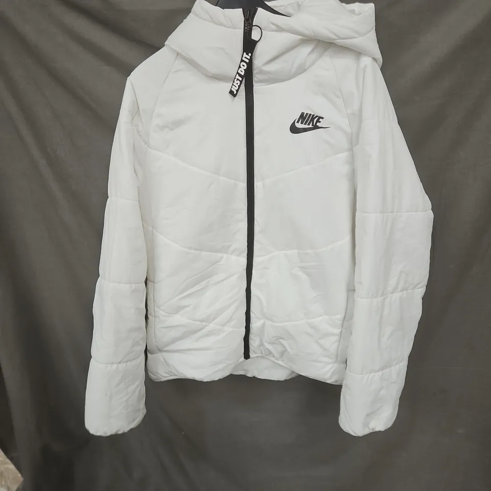 NIKE WHITE PUFFER HOODED JACKET – SIZE L